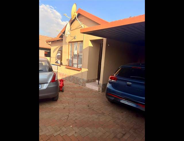 3 BEDROOM HOUSE FOR SALE IN CLAYVILLE